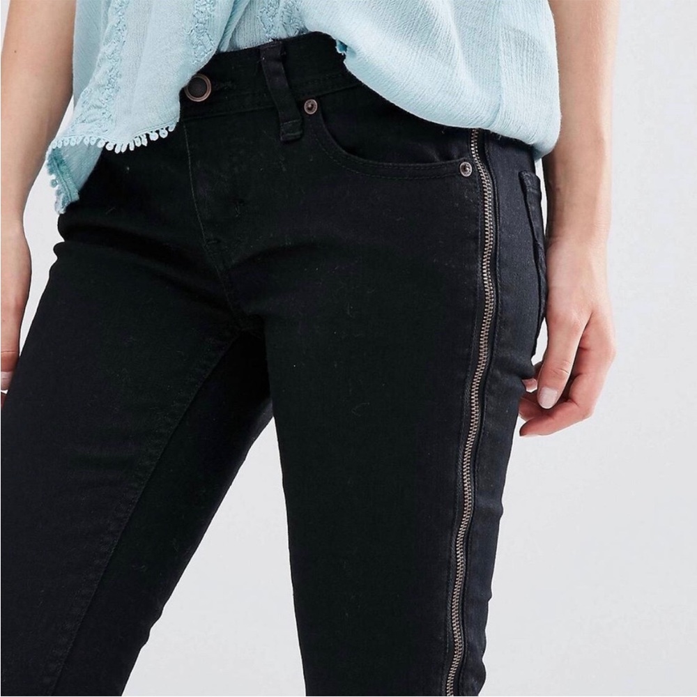 FREE PEOPLE Women’s Black Skinny Jean w/ Full Side Zipper Details - Size 27